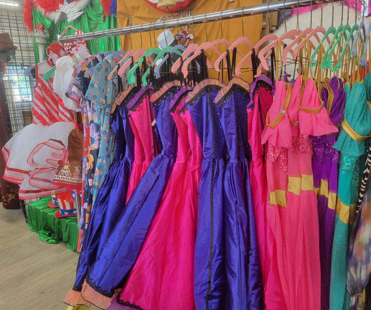 Load video: The Costumer Ready For Fall Theatre